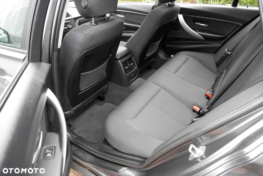 BMW Seria 3 318d DPF Edition Exclusive - 15