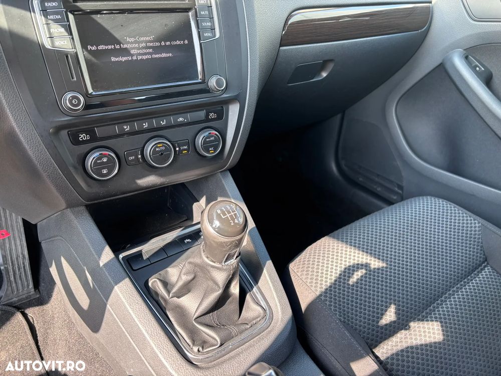 Volkswagen Jetta 1.4 TSI Comfortline - 24