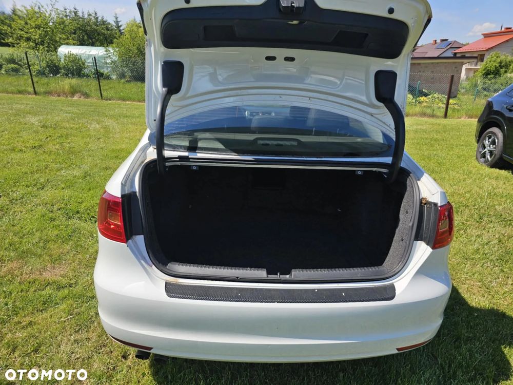 Volkswagen Jetta - 10