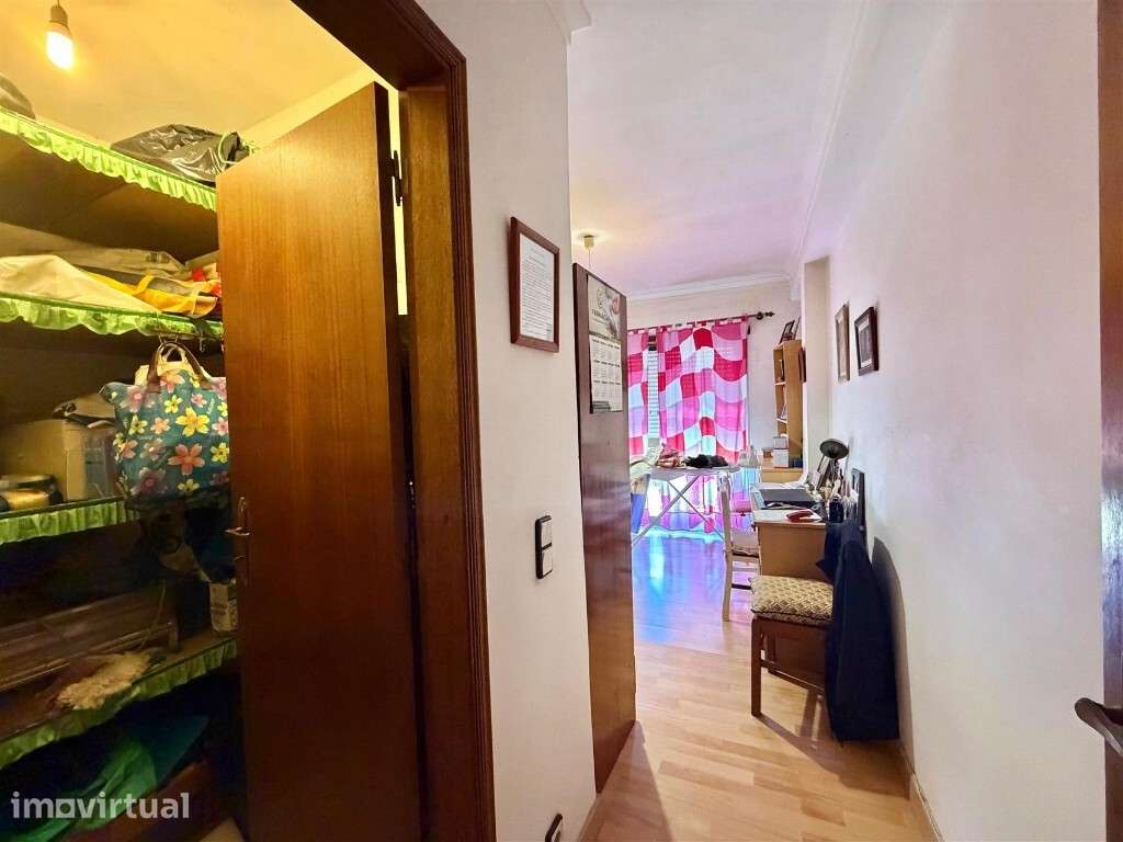 Apartamneto T2 com garagem em zona de Santa Apolónia - Grande imagem: 4/11