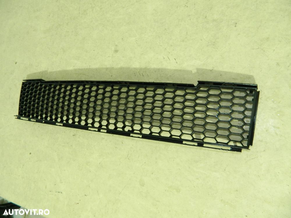 Grila centrala dintre proiectoare, Fiat 500,  2007, 2008, 2009, 2010, 2011, 2012, 2013, 2014,, 735425618 - 3