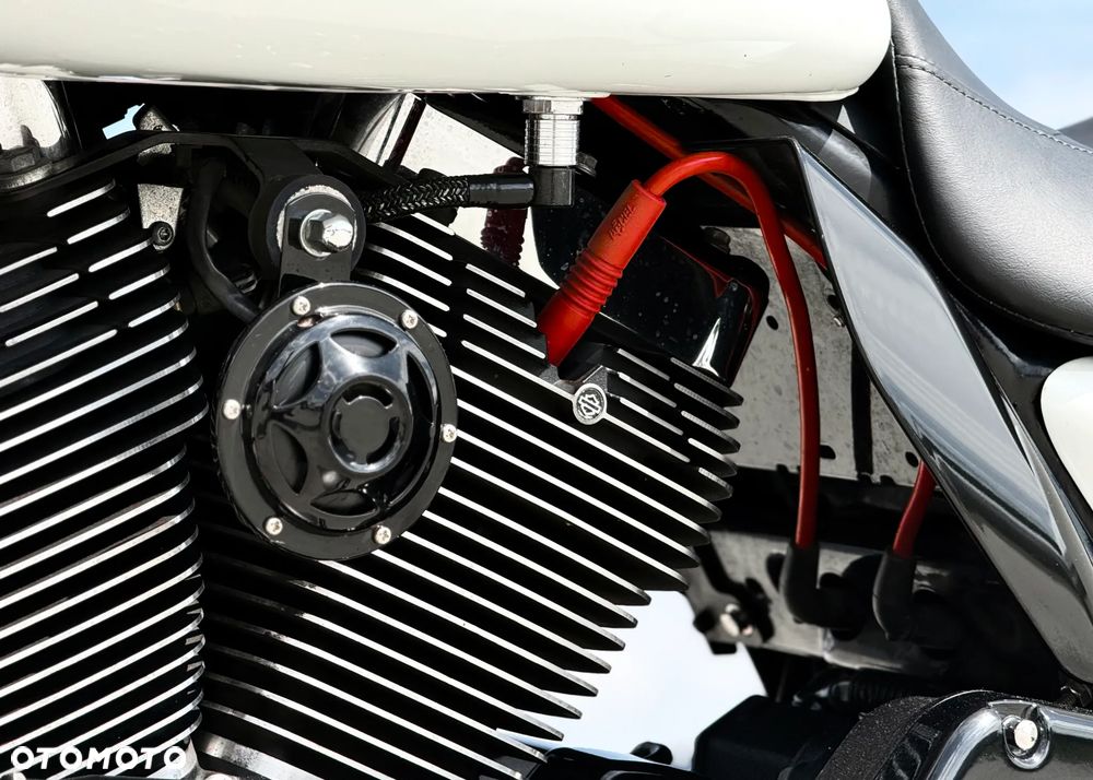 Harley-Davidson Touring Road Glide - 38