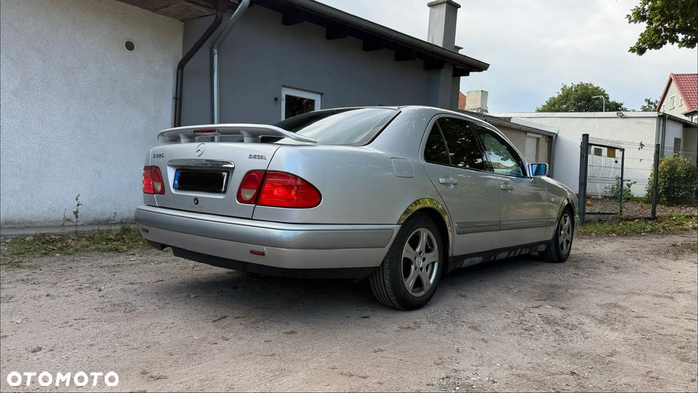 Mercedes-Benz Klasa E - 9
