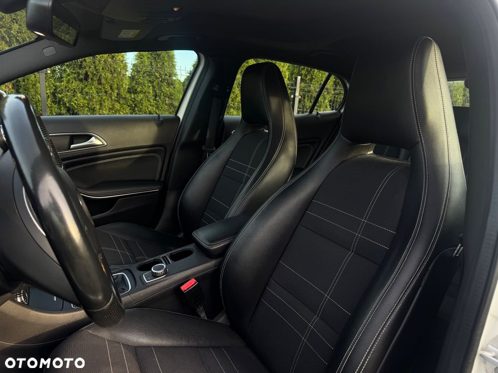 Mercedes-Benz GLA 200 Urban - 14