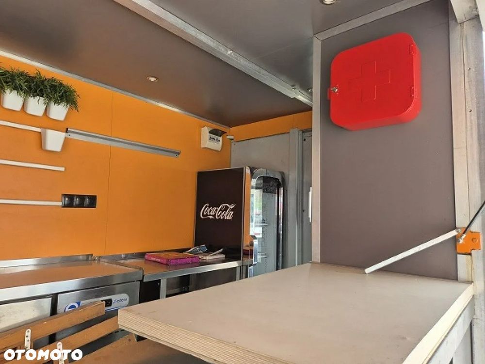 Mercedes-Benz Food Truck, 609 D - 7