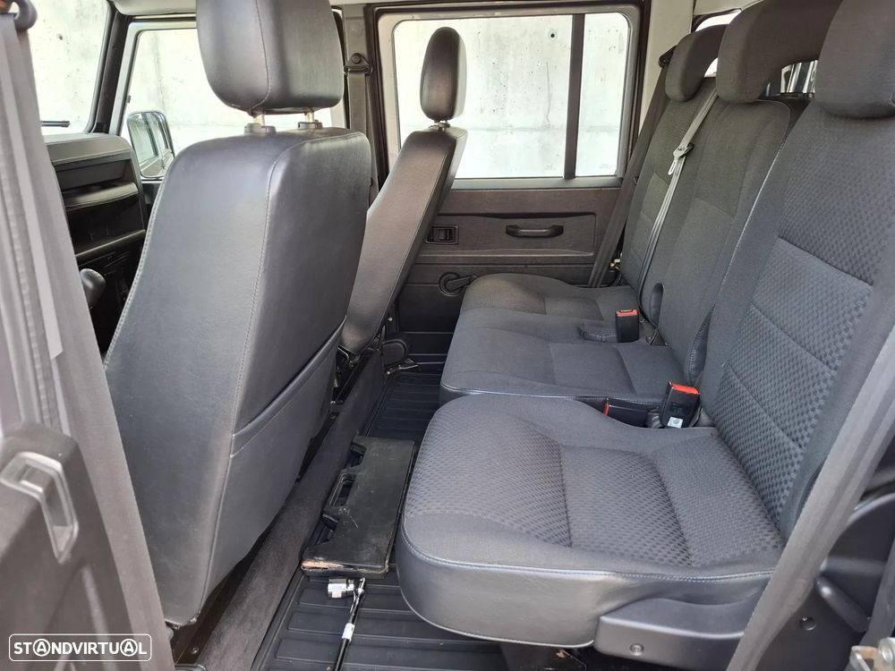 Land Rover Defender - 8