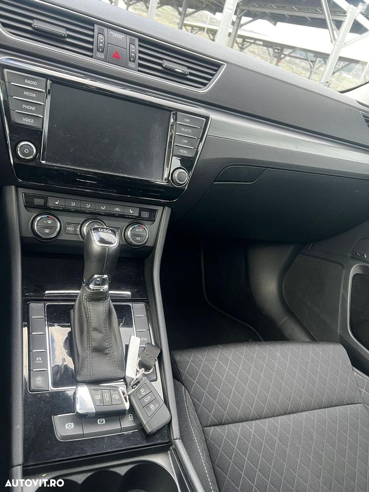 Skoda Superb 2.0 TDI DSG Style - 4
