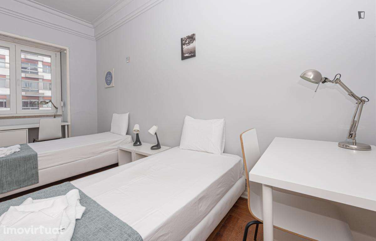 Quarto - localizado em Marquês de Pombal Lisbon - Grande imagem: 3/18