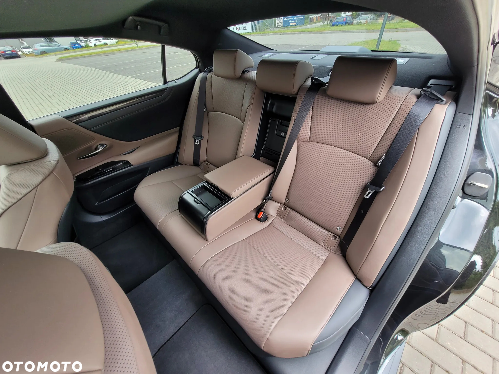 Lexus ES 300h F Sport Design - 14