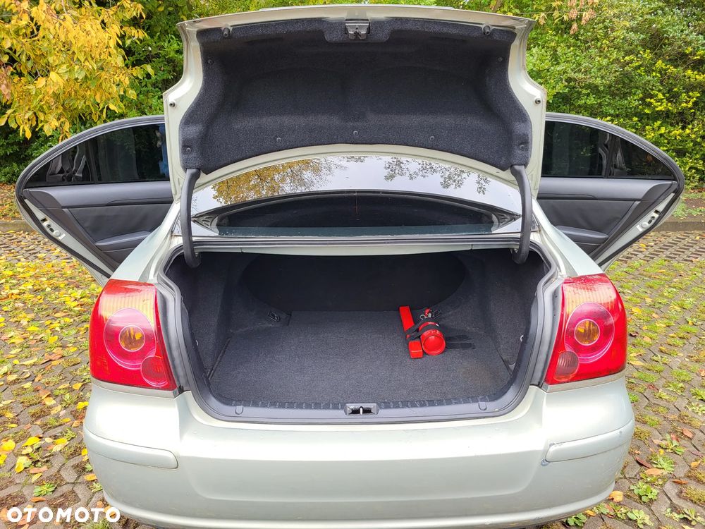 Toyota Avensis 1.6 VVT-i Luna - 3
