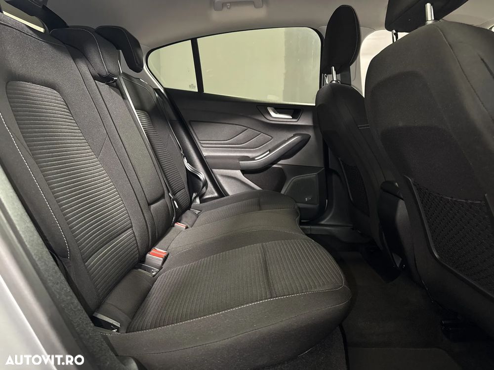 Ford Focus - 13