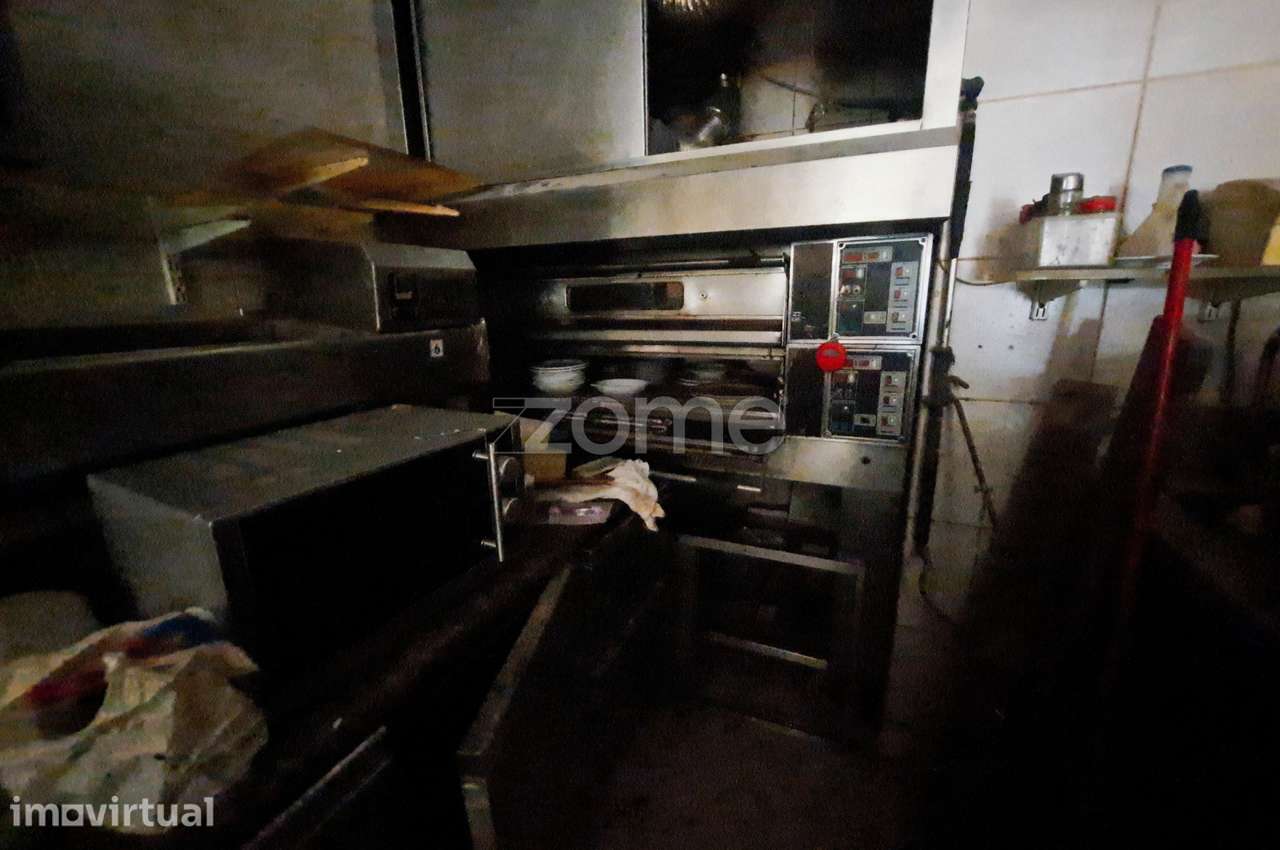 Loja com saída de fumos Av Sacadura Cabral - Areeiro - Grande imagem: 4/15