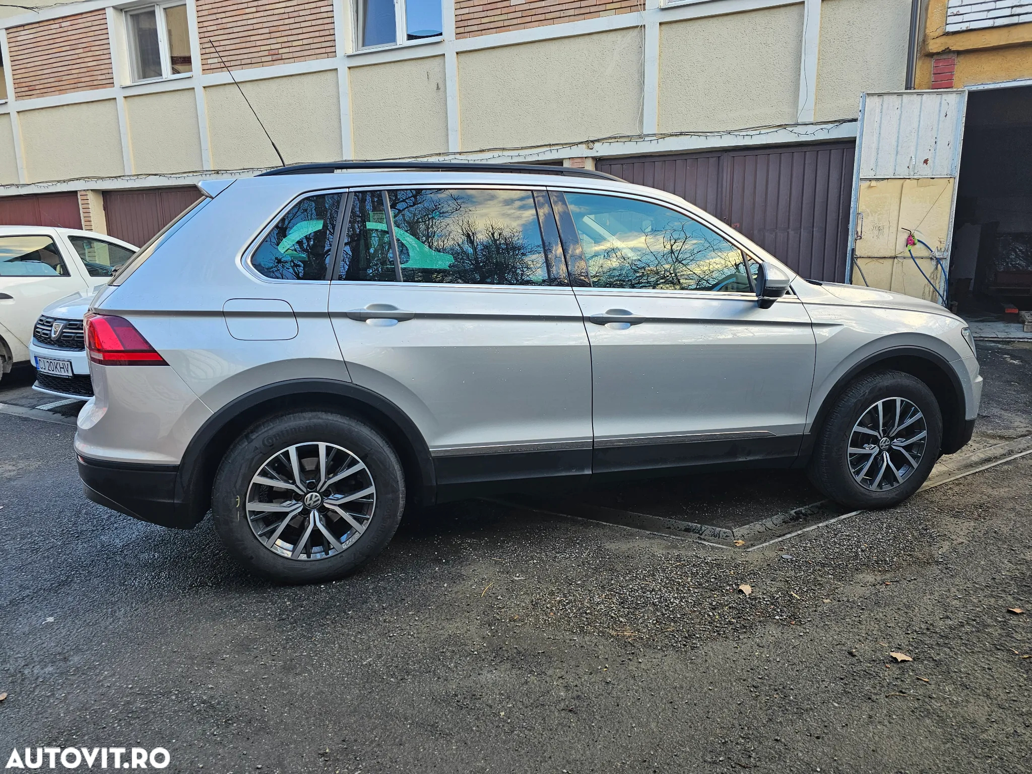 Volkswagen Tiguan 2.0 TDI 4Mot DSG Comfortline - 4