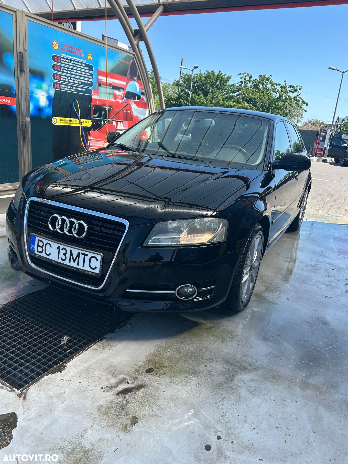 Audi A3 1.6 TDI Sportback DPF S tronic Ambition - 1