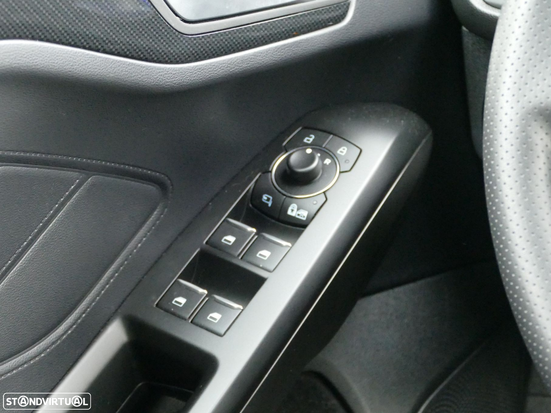 Ford Focus 1.0 EcoBoost MHEV ST-Line X - 25