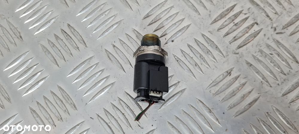 Mercedes W211 2.2 Czujnik Ciśnienia Paliwa - 1