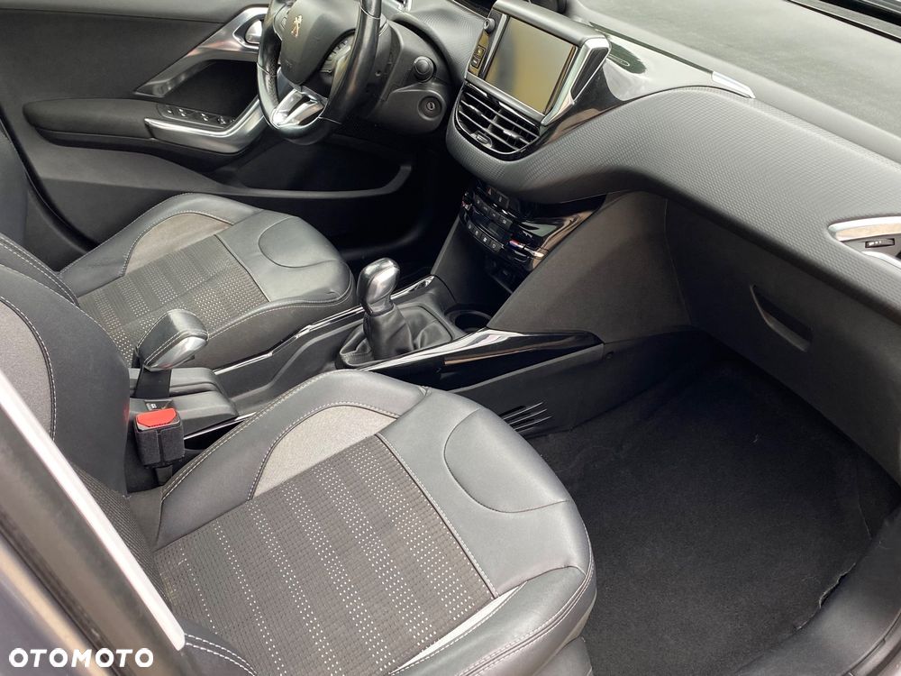 Peugeot 2008 1.2 Pure Tech Allure S&S - 13