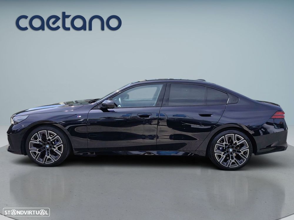 BMW 520 d Pack Desportivo M Pro — fotografia 5