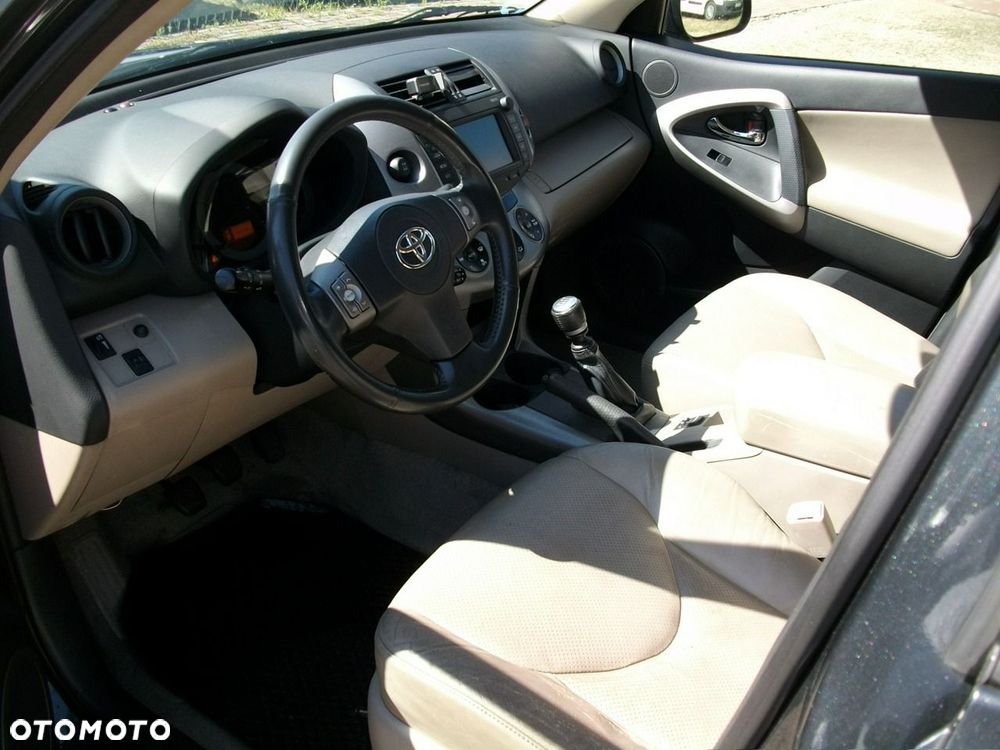 Toyota RAV4 - 8