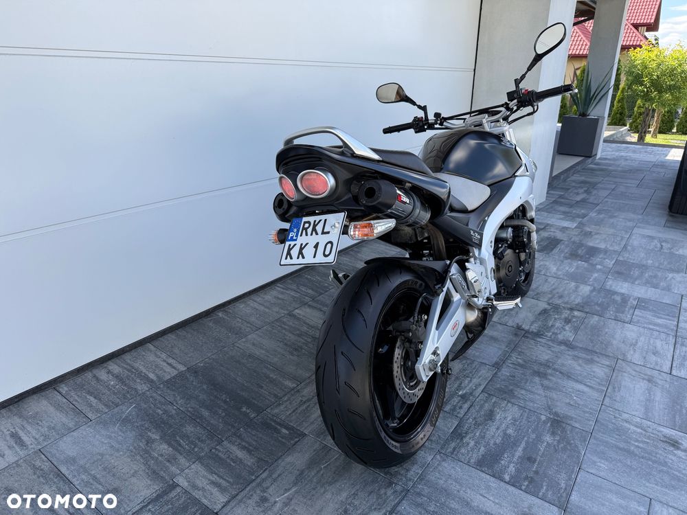 Suzuki GSR - 3