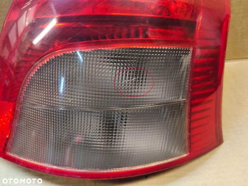 LAMPA TYŁ TYLNA PRAWA TOYOTA YARIS II - 3