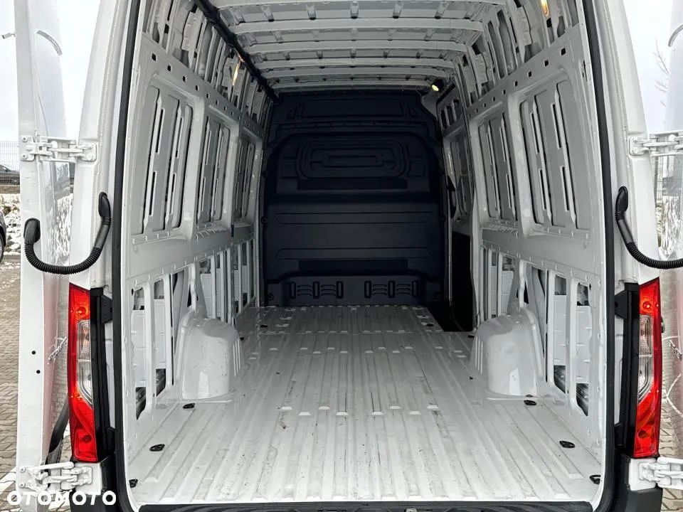 Mercedes-Benz Sprinter - 20