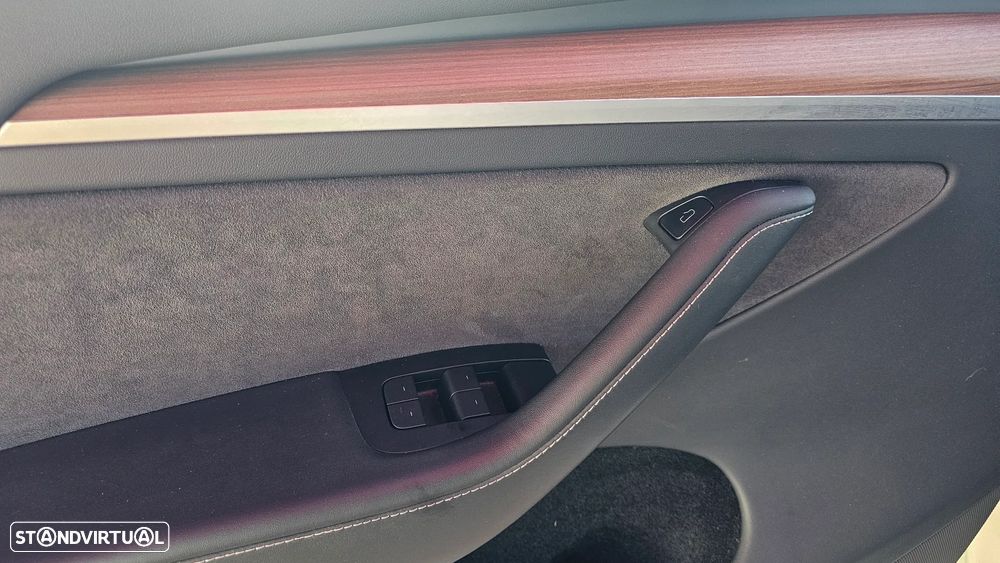 Tesla Model Y Performance Dual Motor AWD - 26