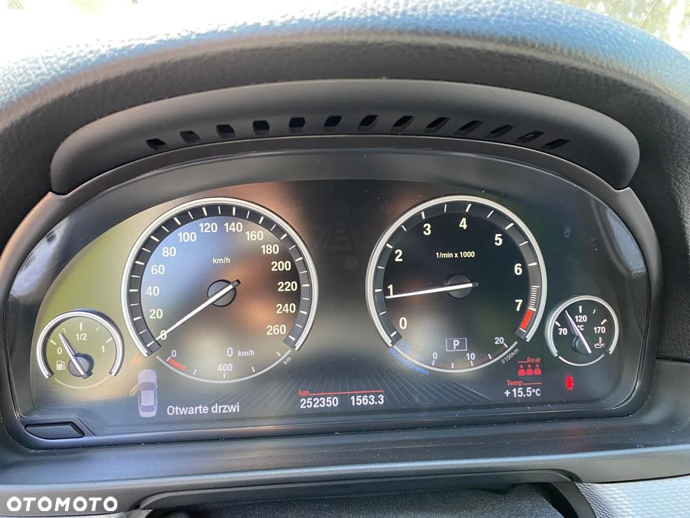 BMW Seria 5 528i xDrive - 40