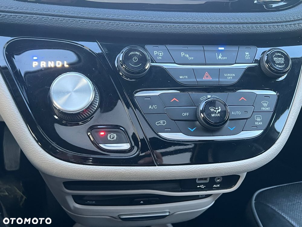 Chrysler Pacifica - 17