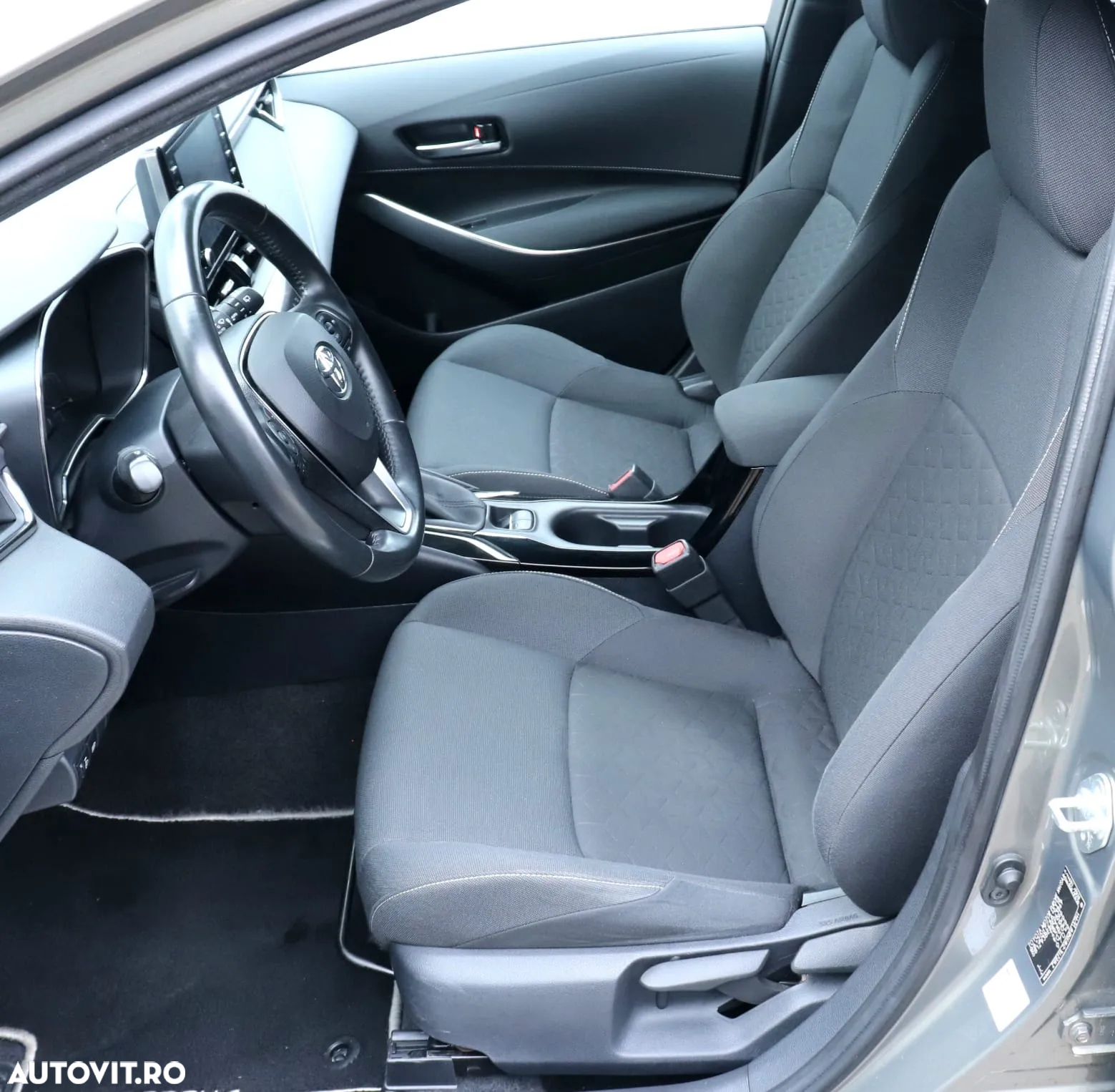 Toyota Corolla 1.8 Hybrid Comfort - 24