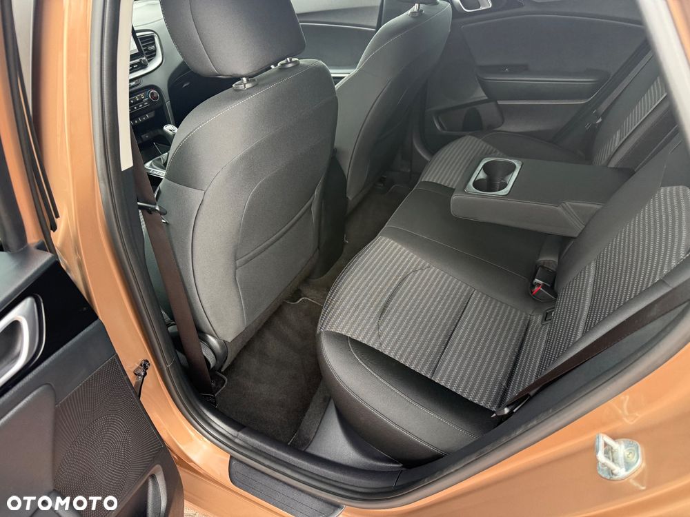 Kia Ceed 1.5 T-GDI Business Line Plus - 12