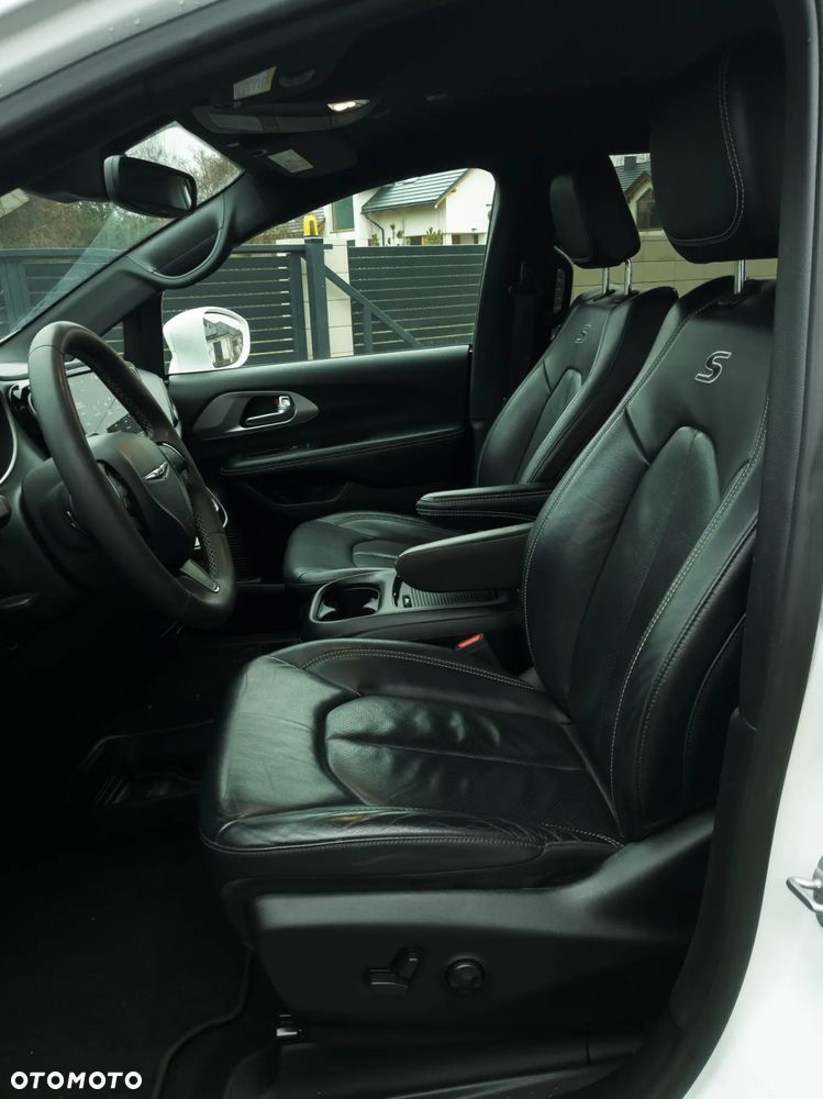 Chrysler Pacifica - 21