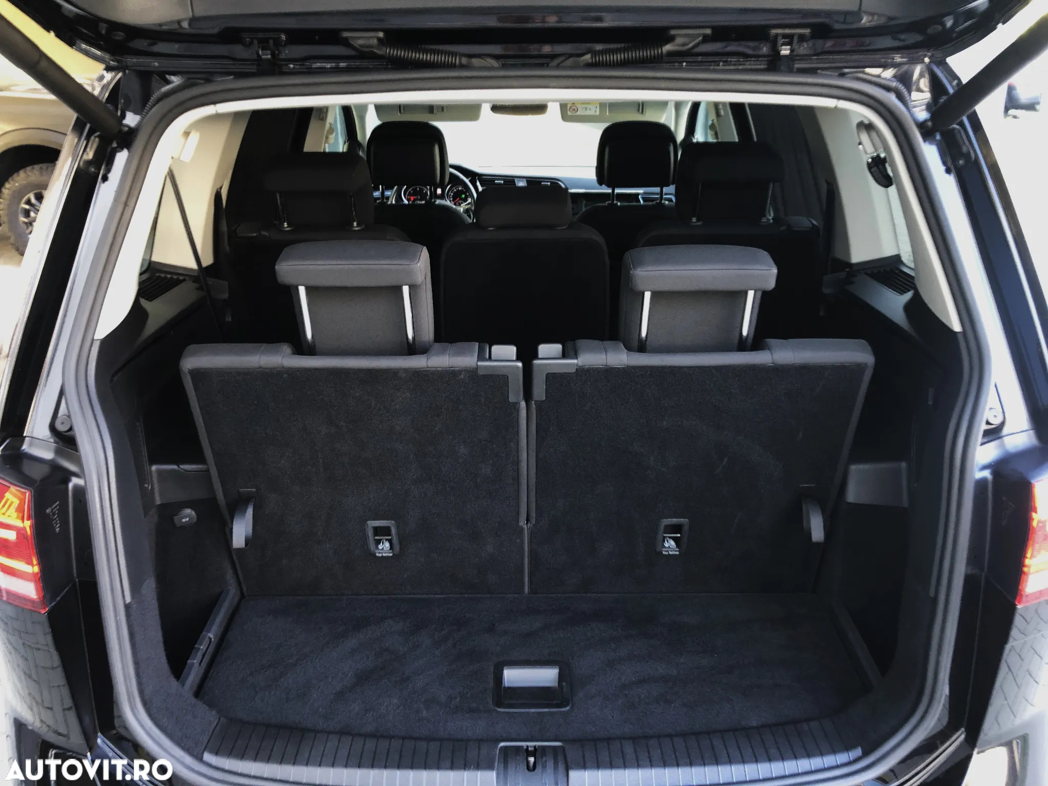 Volkswagen Touran 2.0 TDI DSG Highline - 39
