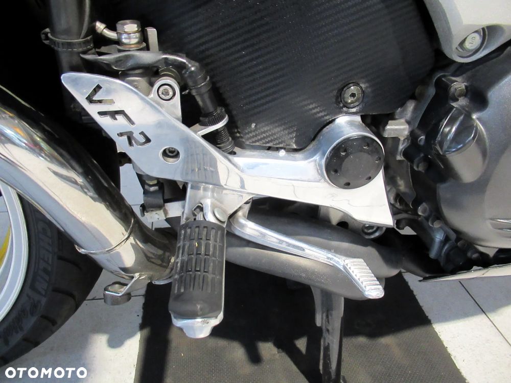 Honda VFR - 27