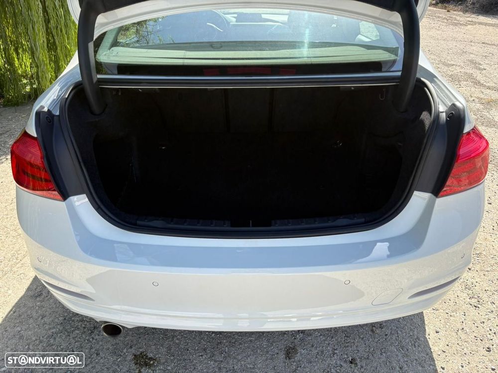 BMW 318 d Auto - 18