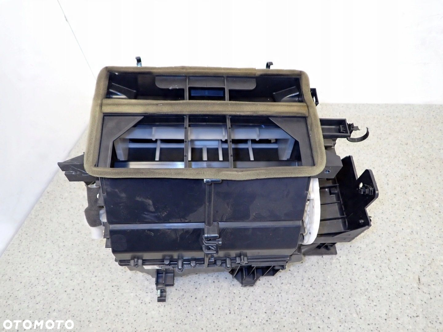 MITSUBISHI GRANDIS 03-11 OBUDOWA NAGRZEWNICY - 7