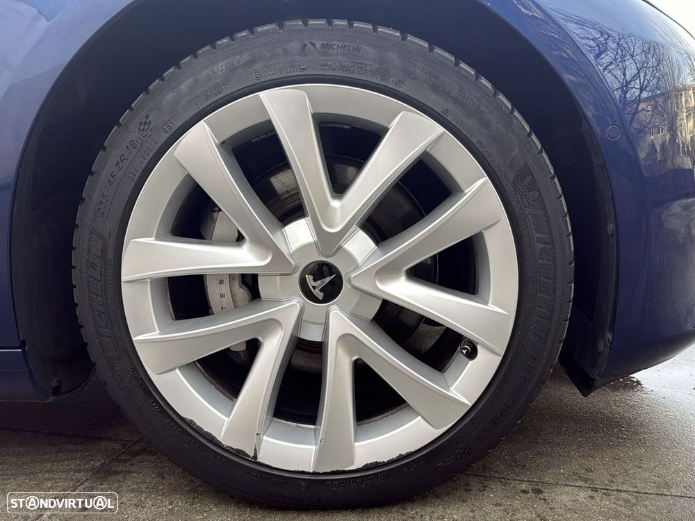 Tesla Model 3 - 16