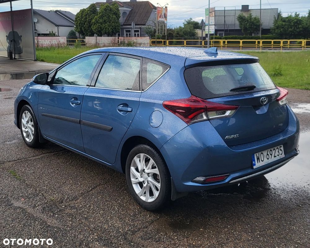 Toyota Auris 1.6 Selection - 4