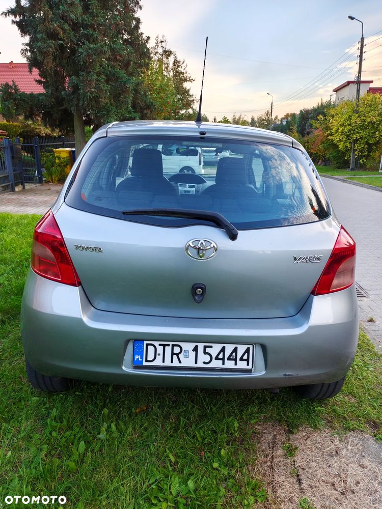 Toyota Yaris - 4