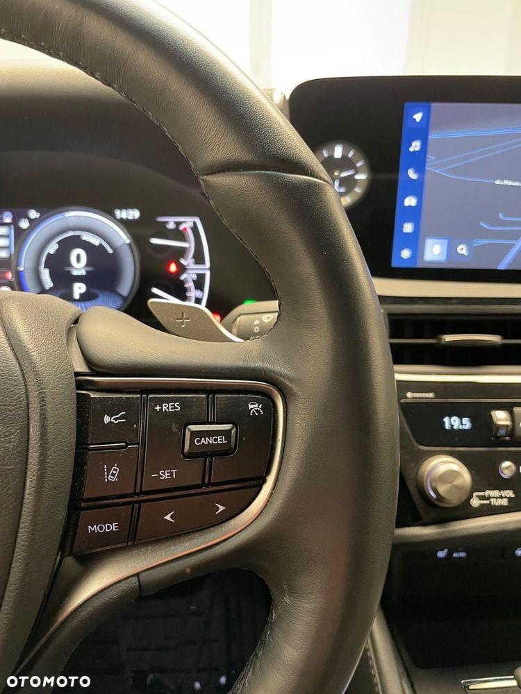 Lexus ES 300h Business Edition - 15