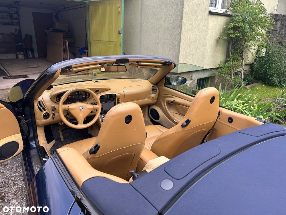 Porsche 911 Carrera 4 - 13