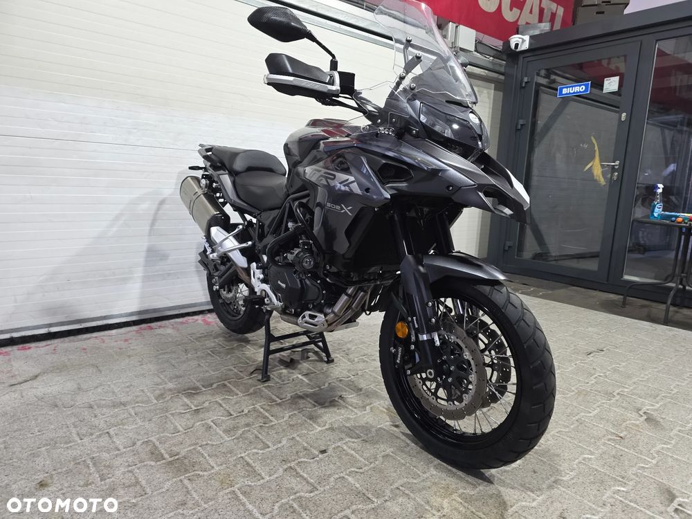 Benelli TRK 502 - 4