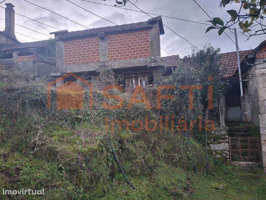 Casa de Campo para Remodelar, em Pedra - Grande imagem: 2/4
