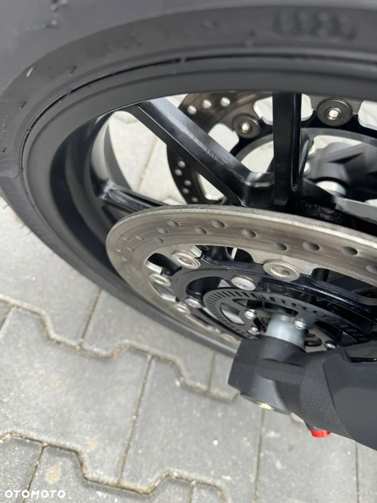Triumph Speed Triple - 16