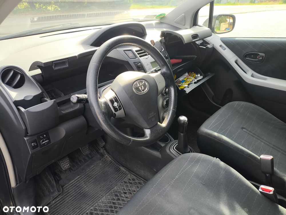 Toyota Yaris 1.3 Luna A/C - 3