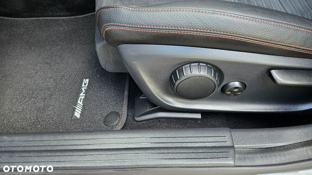 Mercedes-Benz GLA 250 4-Matic AMG Line - 24