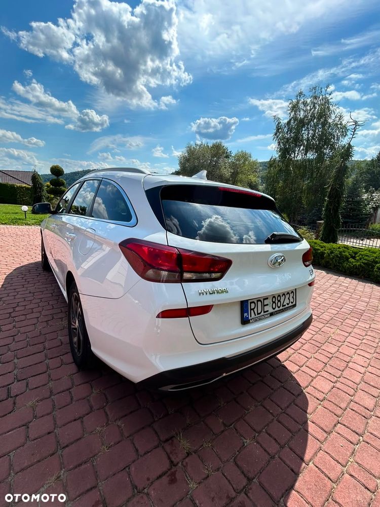 Hyundai i30 1.6 D Comfort DCT - 11