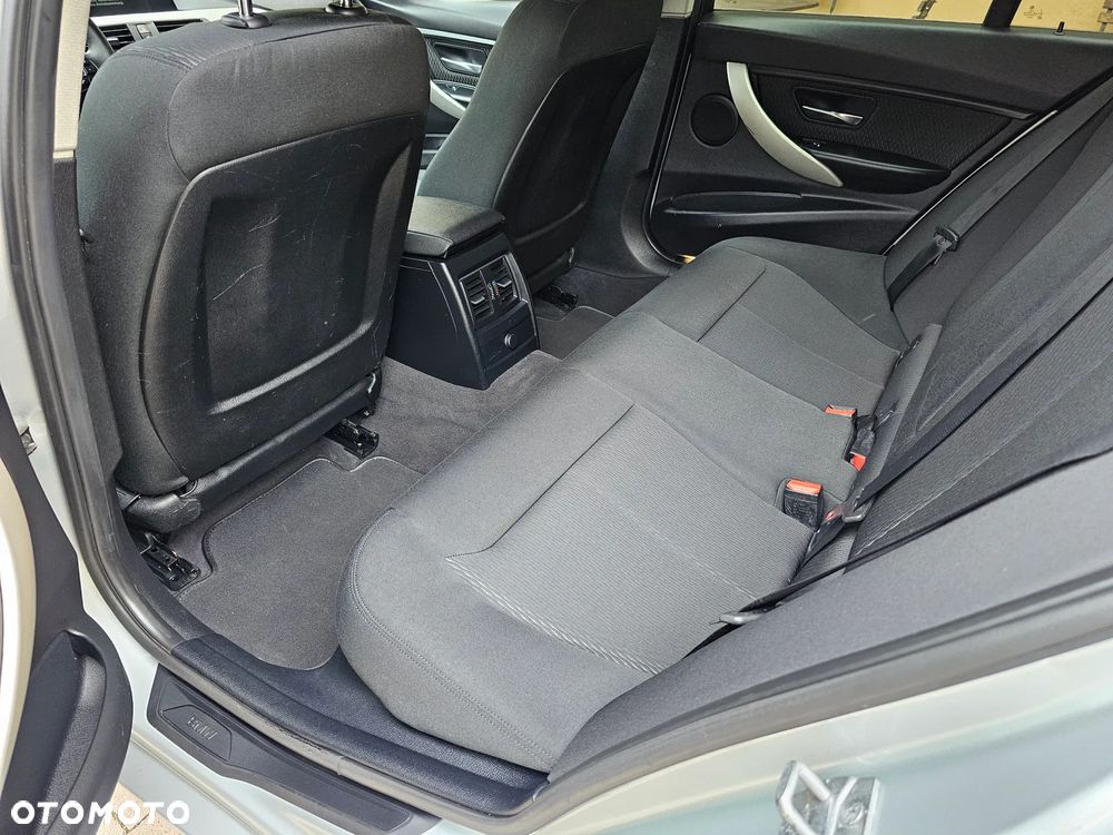 BMW Seria 3 318d Touring Sport Line - 29