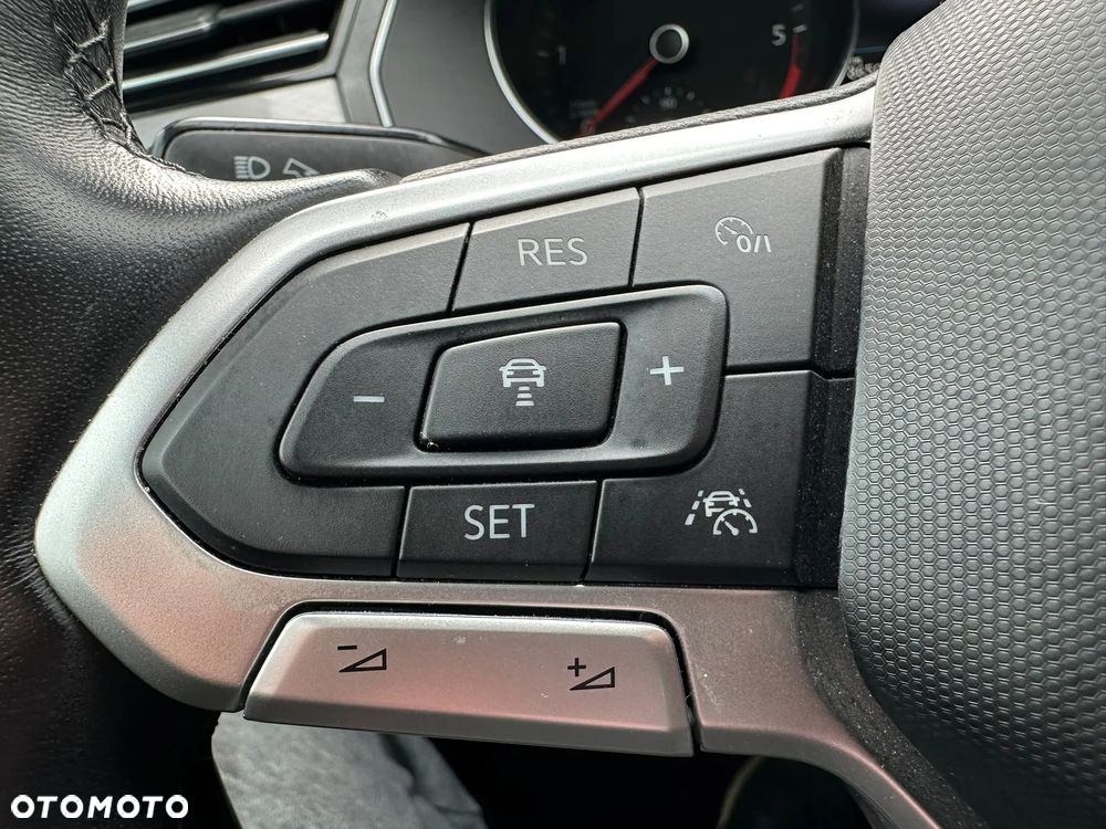 Volkswagen Passat 2.0 TDI SCR DSG Business - 14