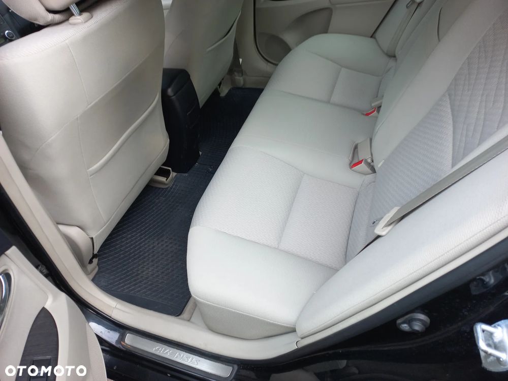 Toyota Avensis 2.0 Sol plus - 11